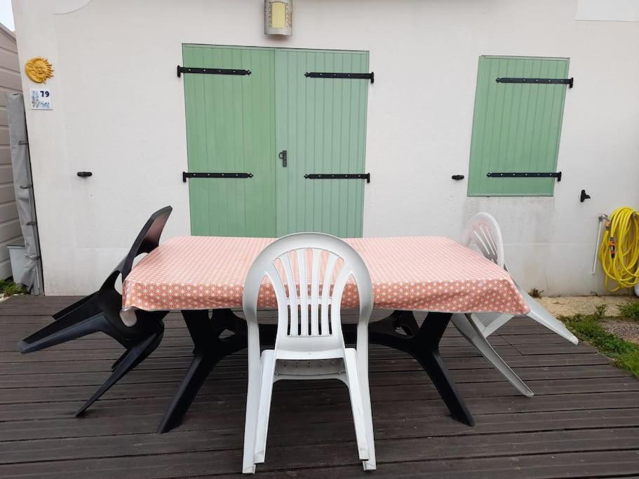 לה-טראנש-סור-מר Maisonnette A Deux Pas De La Plage Dans Residence Calme מראה חיצוני תמונה